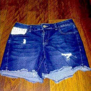 jean shorts with lace pockets